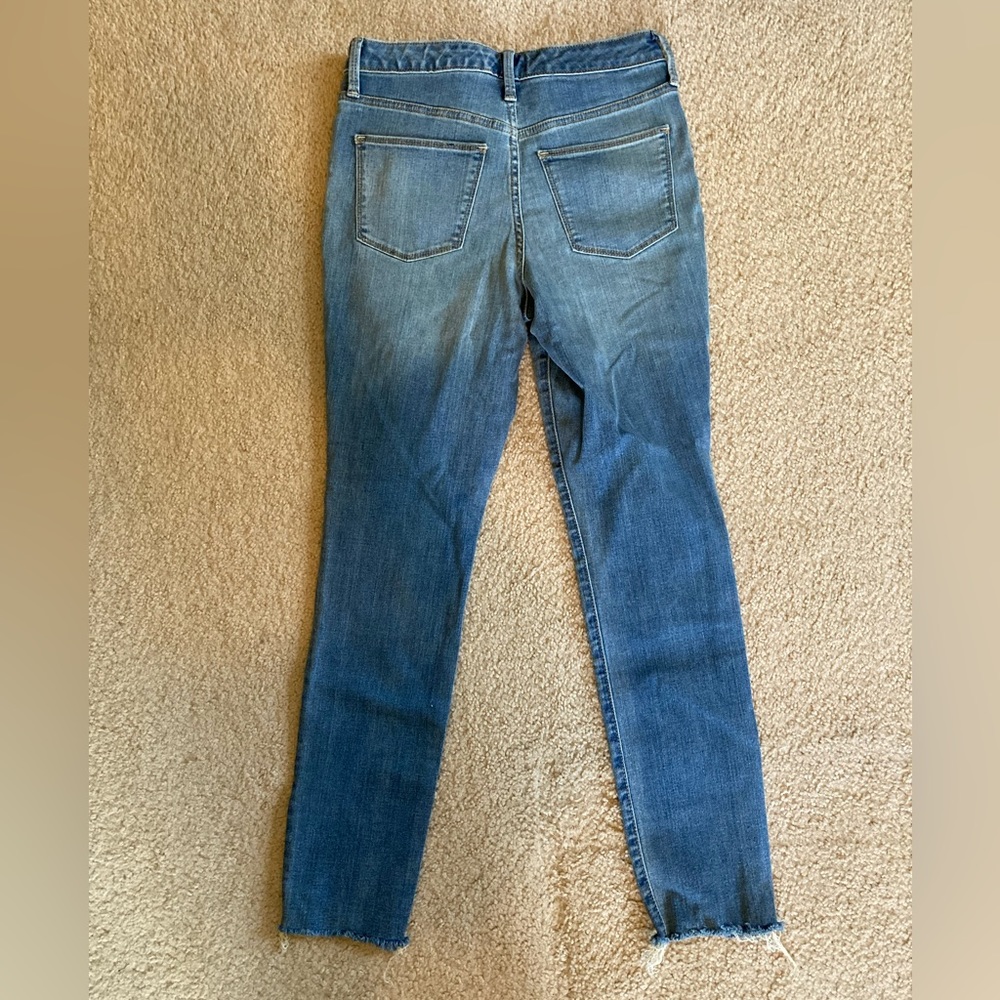 Universal Thread Distressed Jeans - Picture 4 of 9